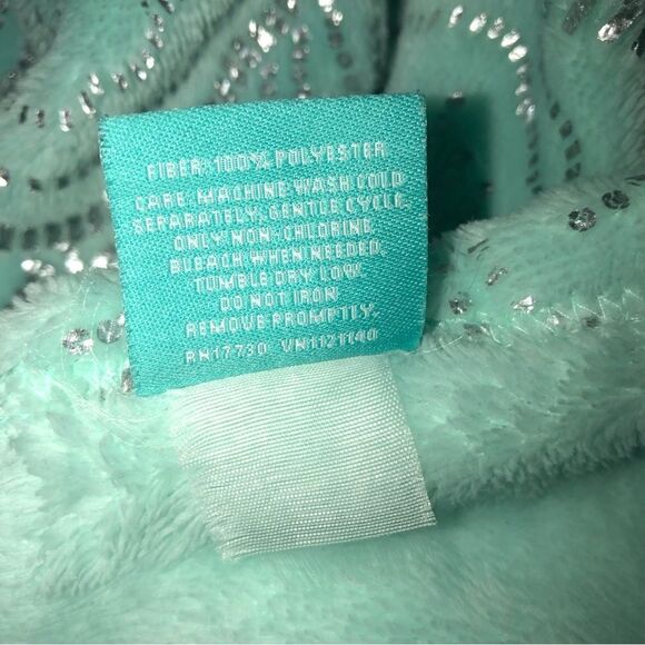 Pillowfort Kids mermaid tail blanket light aqua green and silver sz OS - Picture 4 of 8